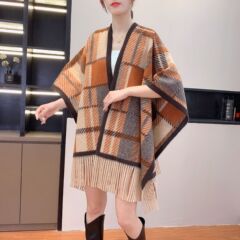 韓国のカシミヤのプリントのショールの外で気質のマントを掛けて新型の大衆の復古の格子の保温のマフラーの女性を飾ります。