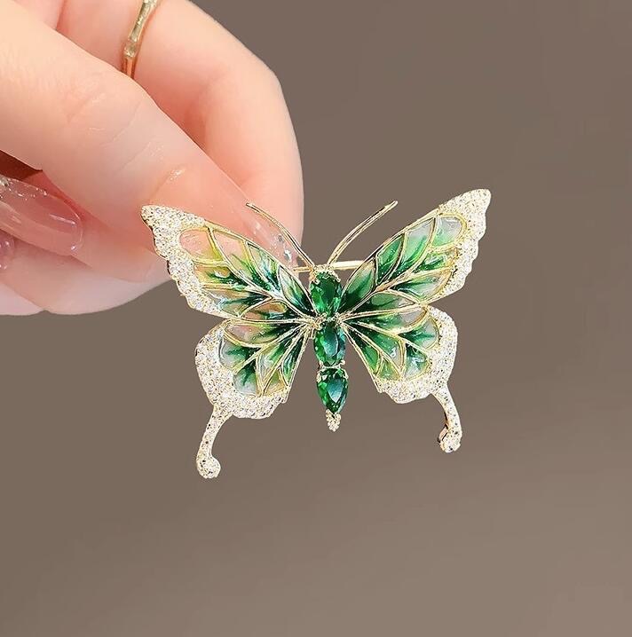 Chinese Retro Green Large Butterfly Brooch for Women, Luxurious Temperament Pin, High-End Anti-Exposure Suit Button Brooch