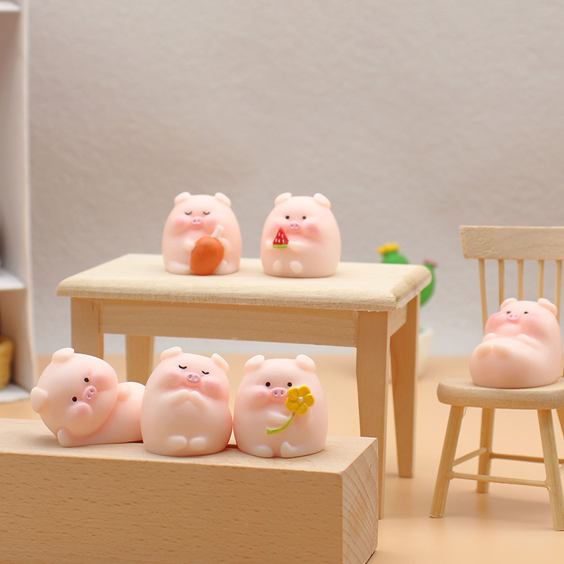 Car supplies household ornaments doll center console cartoon mini cute cute cute cute piggy ornaments