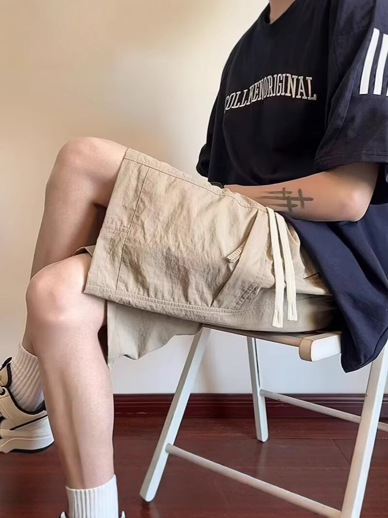Camisas menos ropa verano nuevos pantalones cortos estadounidenses marca de moda para hombres estilo delgado sentido del diseño nicho holgado pantalones deportivos de gran tamaño
