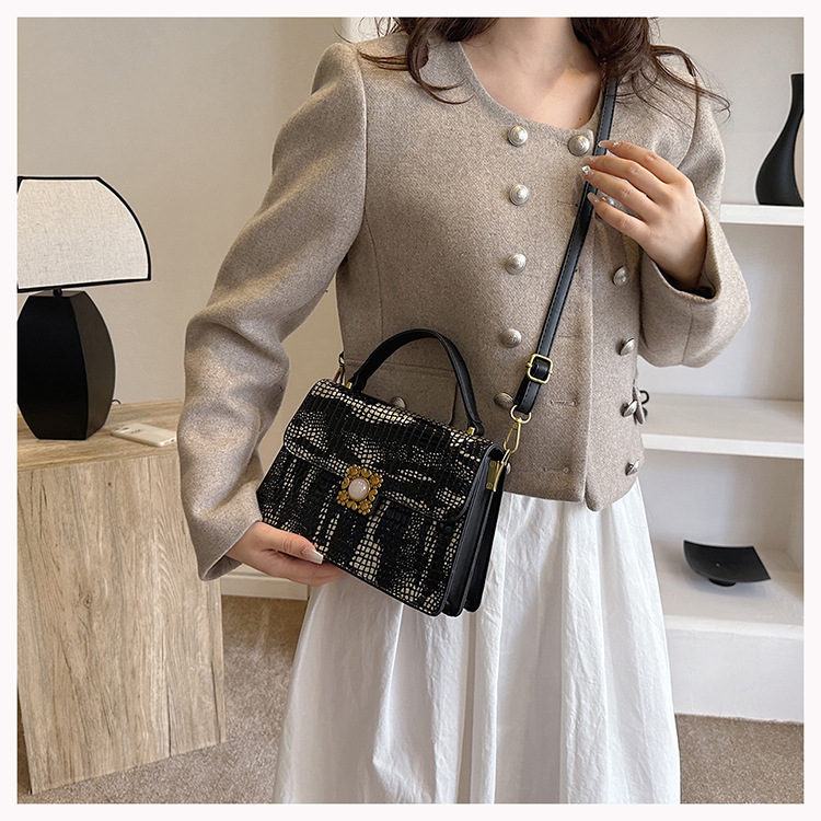 Sınır ötesi doku çanta 2023 erken sonbahar yeni kadın çantası kişiselleştirilmiş kertenkele desen omuz çantası rugan parlak çapraz çanta_voghion.com