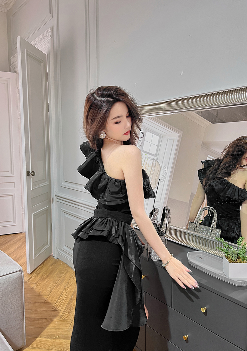 Bộ áo trễ vai viền bèo nhún kết hợp váy cạp cao xẻ tà không đều — Màu đen chi tiết 21