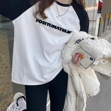黑白小字母印花拼色长袖T恤女学生秋冬新款圆领插色袖中长款上衣