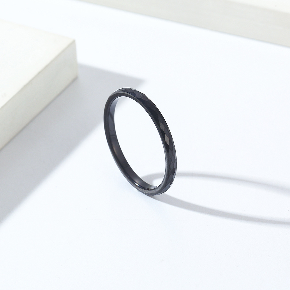 Comercio electrónico transfronterizo simple anillo de acero de tungsteno de corte de diamante estilo neutro moda apilamiento desgaste anillo liso tungsteno joyería de oro