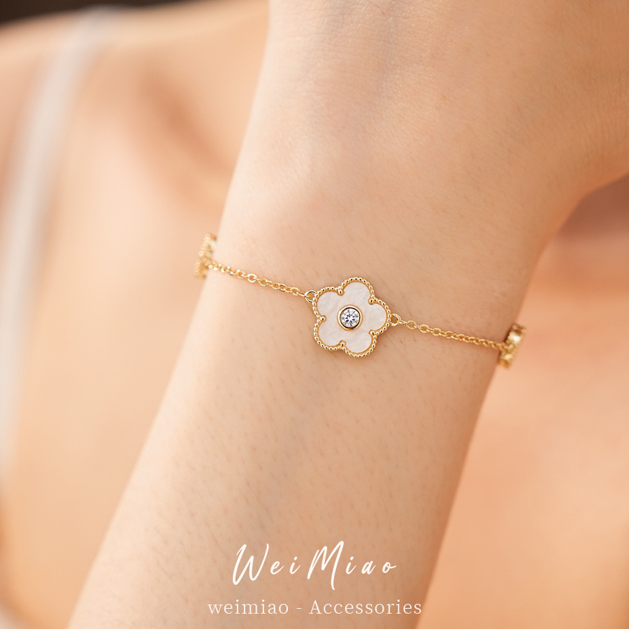 Collar de orejas de piedra de oro real, collar de orejas de flores de lujo ligero, collar de clavícula de nicho, conjunto de joyas simples y dulces.