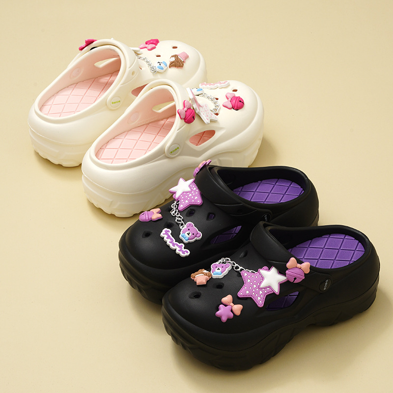 Zapatos de agujero de fondo de bizcocho de moda de celebridades de Internet, fondo grueso de mujer, antideslizante, sandalias de playa de dibujos animados lindos, otoño y verano