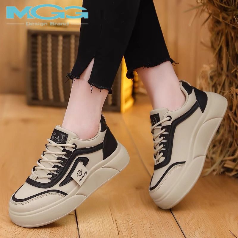 Pisar mierda sensación de pastel fondo plano zapatillas deportivas para mujeres 2024 nuevo primavera y otoño explosivo estudiantes en línea zapatos blancos