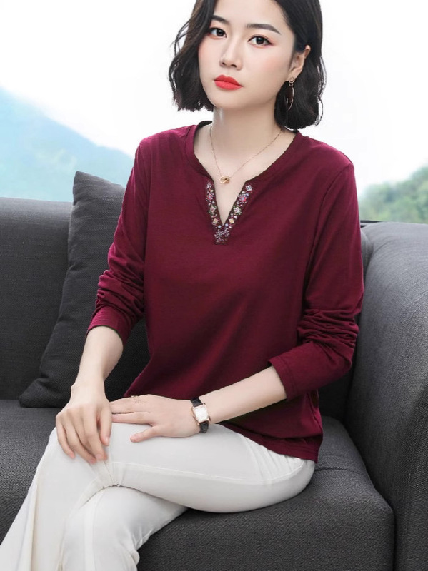 大きいサイズの女性の刺繍入り V ネック長袖 T シャツ女性のための 2025 夏の新しい中高年の母親のボトリングシャツトップ|undefined