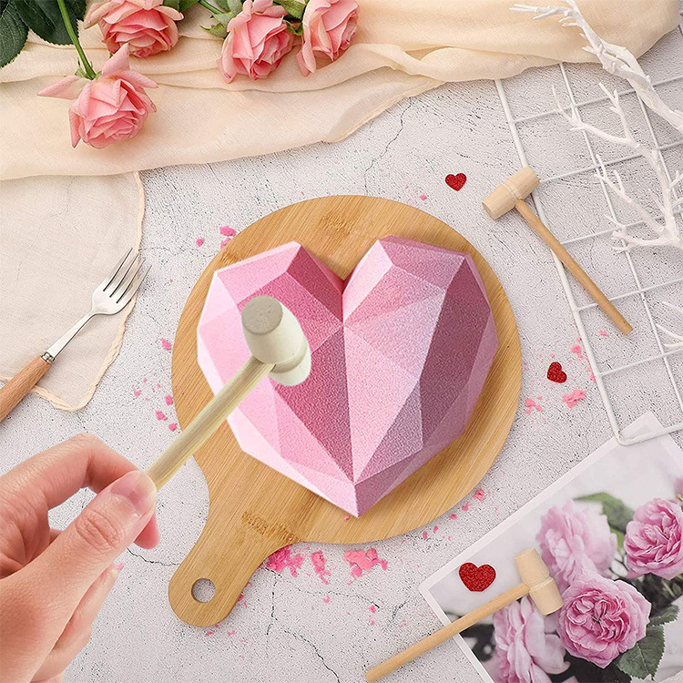 �����ֻ����װ���heart��״Ľ˹����ģ�ߴ���DIY���ι轺�決ģ��
