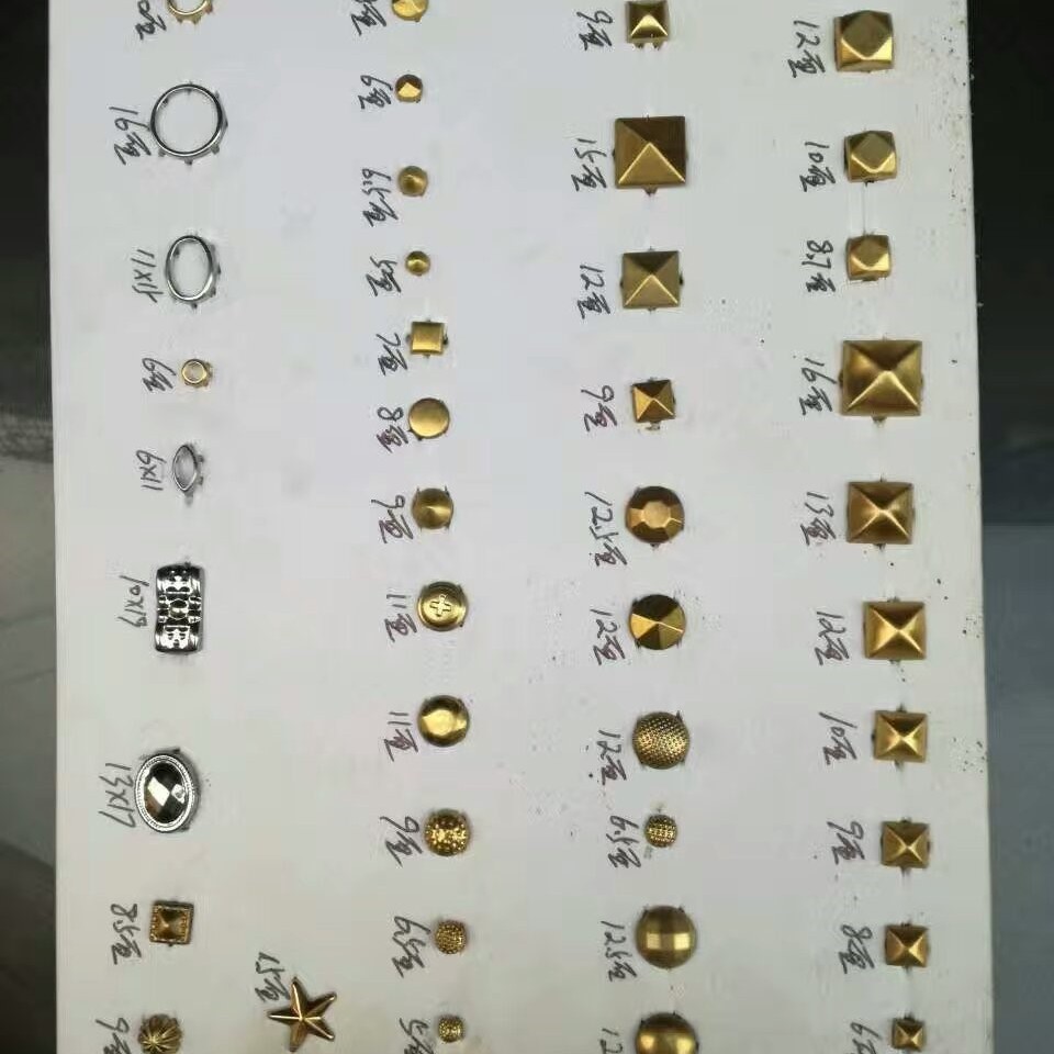 表演服饰金字塔4爪钉 方形四爪珠 四方铆钉 四角爪钉 caiqingzhu