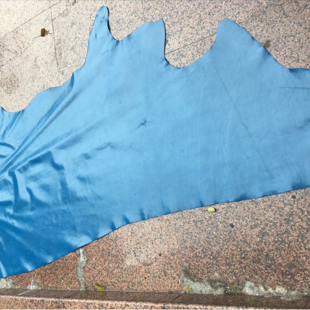 头层半植鞣牛皮，手工皮料，蓝色