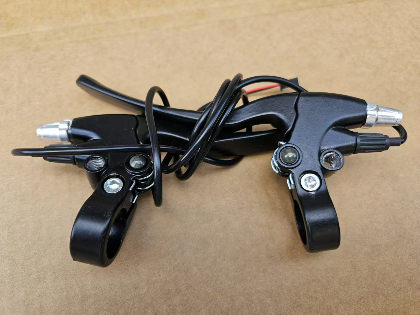2024 Electric Scooter Brake Handle with Rearview Mirror, 8-Mile Range Brake Handle with Power-Off Function for Factory Use, Foreign Trade, 2-Wheel Electric Motorcycle