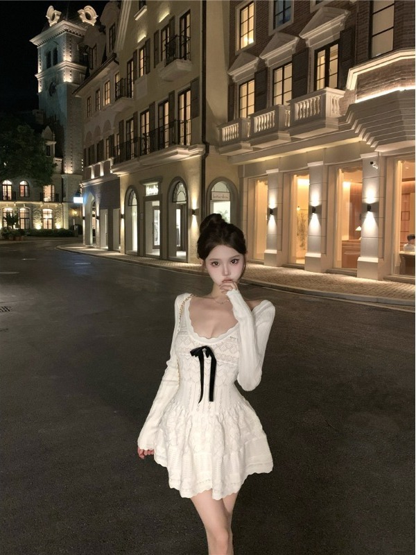 千金时尚白色V领A字短裙女秋季2025新款小个子收腰长袖针织连衣裙|undefined