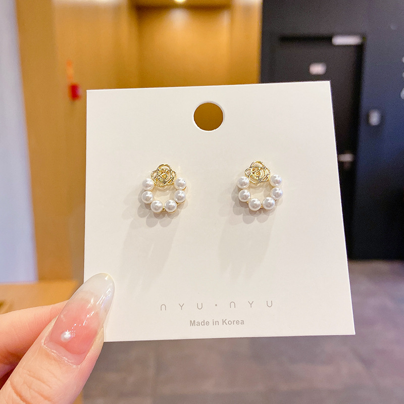 Pendientes de perlas, pendientes de estilo caliente, lujo ligero, pendientes simples de celebridades de Internet, accesorios de Yiwu, venta al por mayor