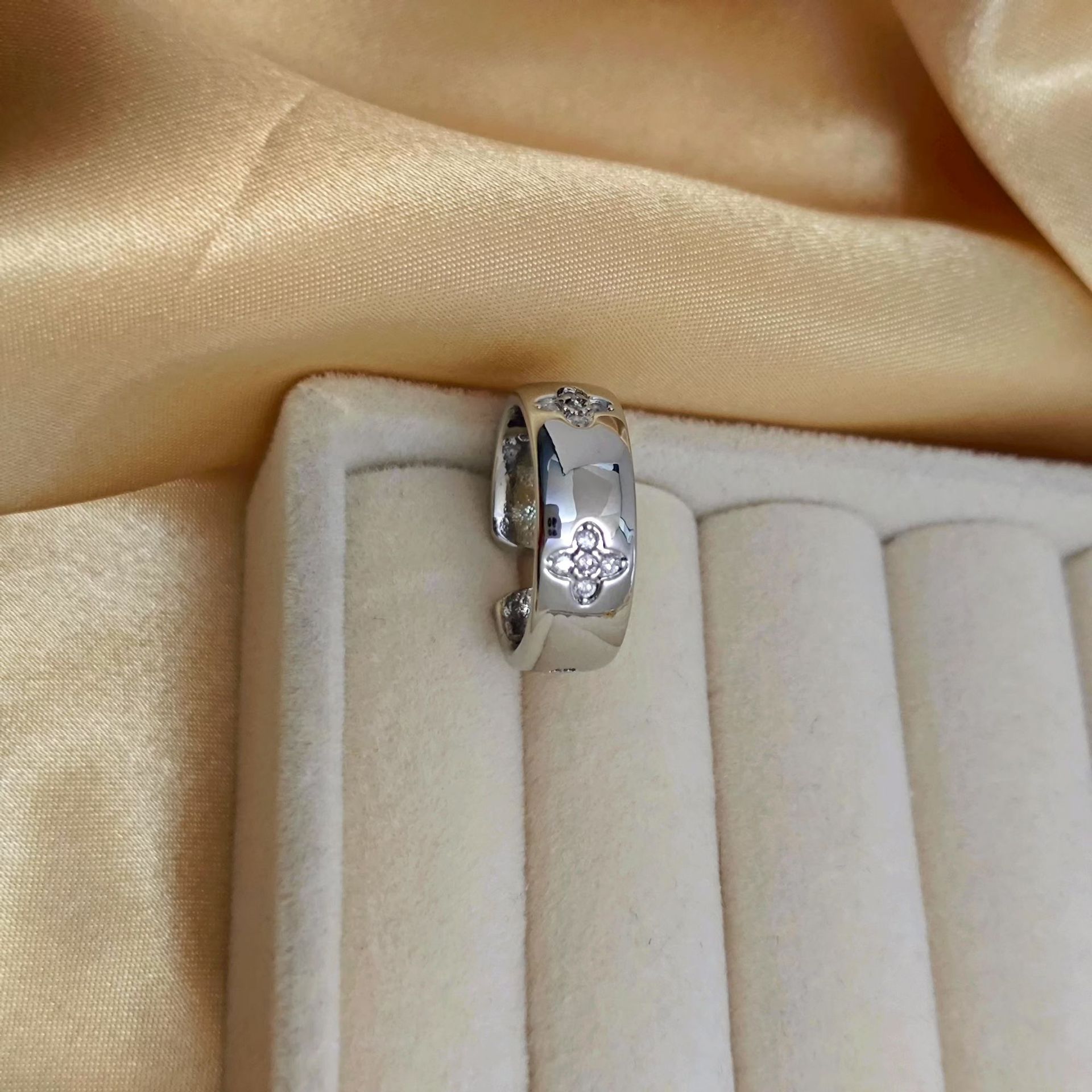 Glänzender Designer Ring Für Damen, Stilvoller Und Komfortabler Schmuck_voghion.com