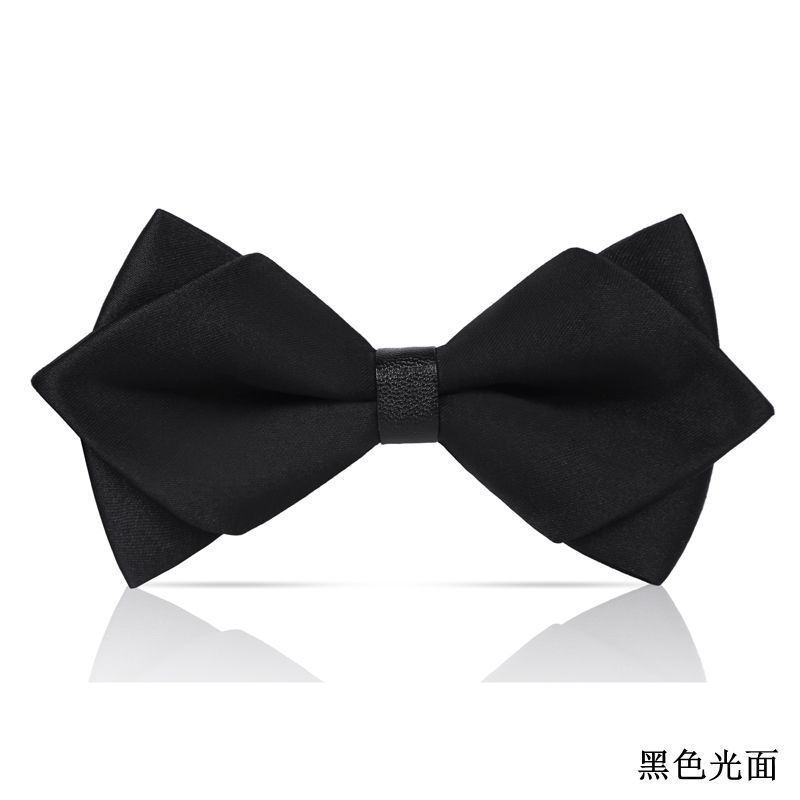 검은색 광택이 나는 삼각형 나비넥타이♢