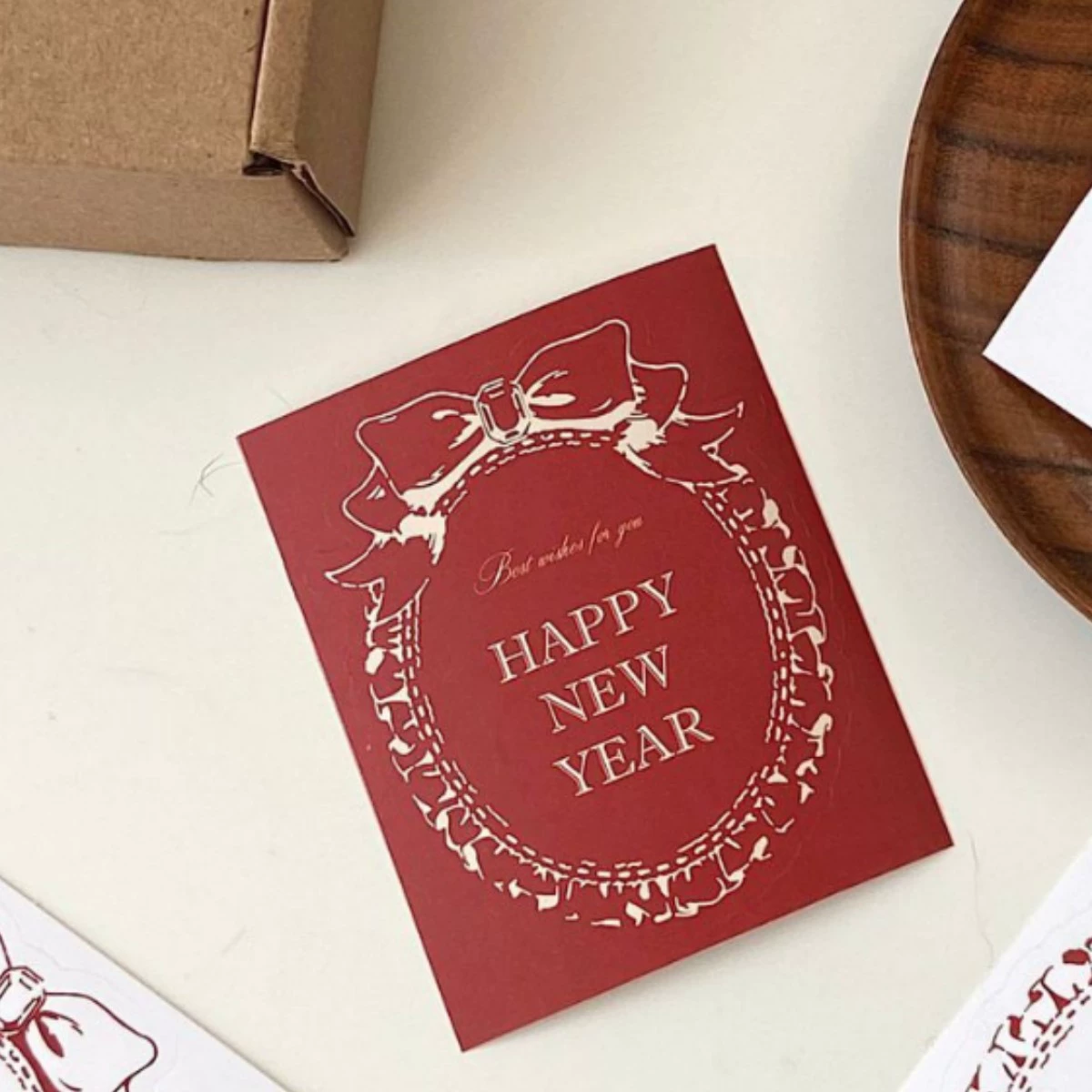 Сделанная дома надпись Happy New Year, формы бантики, наклейка-подарок盒ка упаковочная наклейка выпеченные цветы