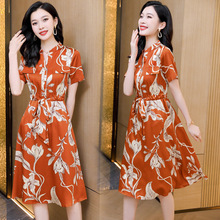 9328真丝连衣裙2025夏季高端设计感文艺风桑蚕丝印花V领中长款裙