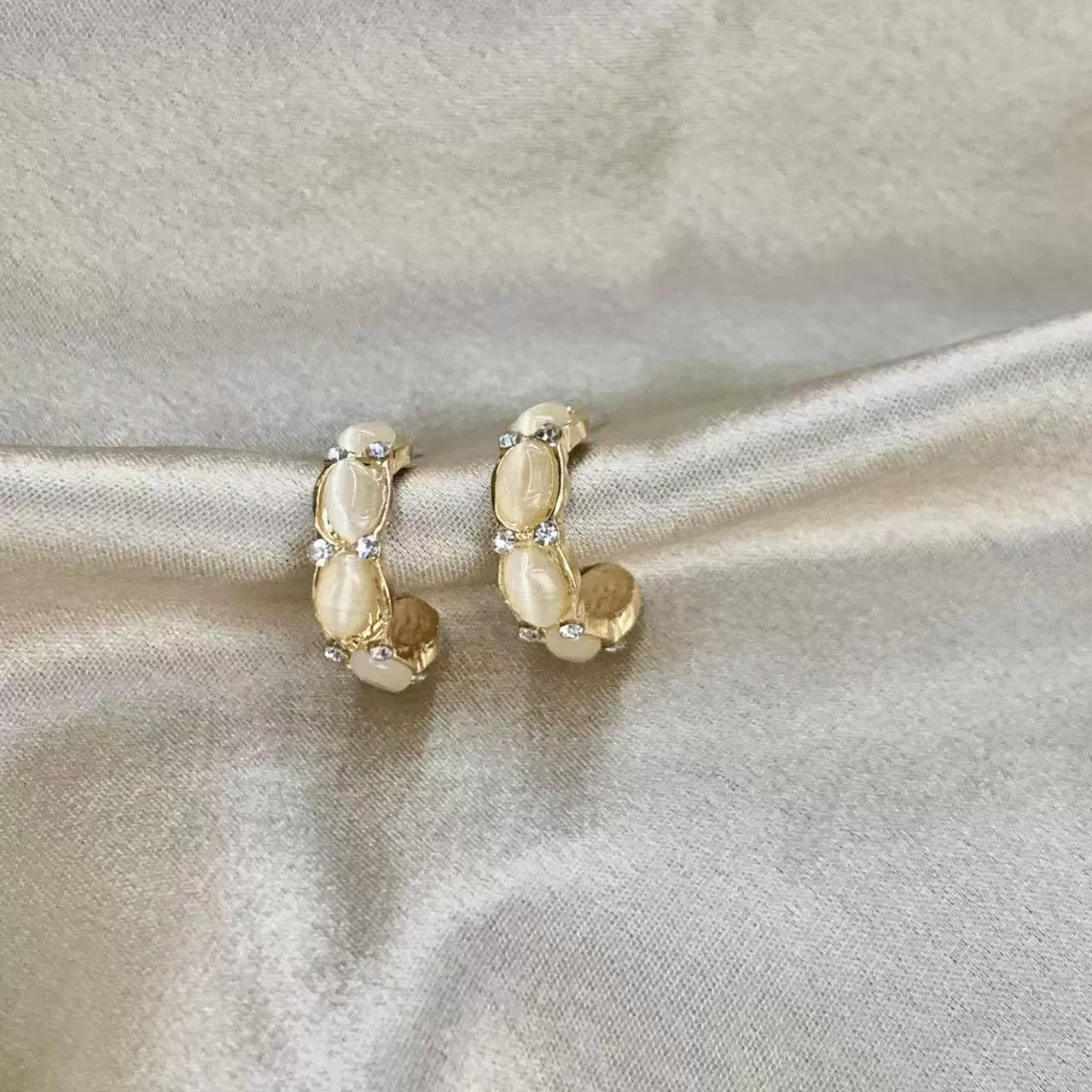 South Korean fashionable goods, earrings, bamboo silver needle, micro incrustation, 925 sample silver, cat's eye