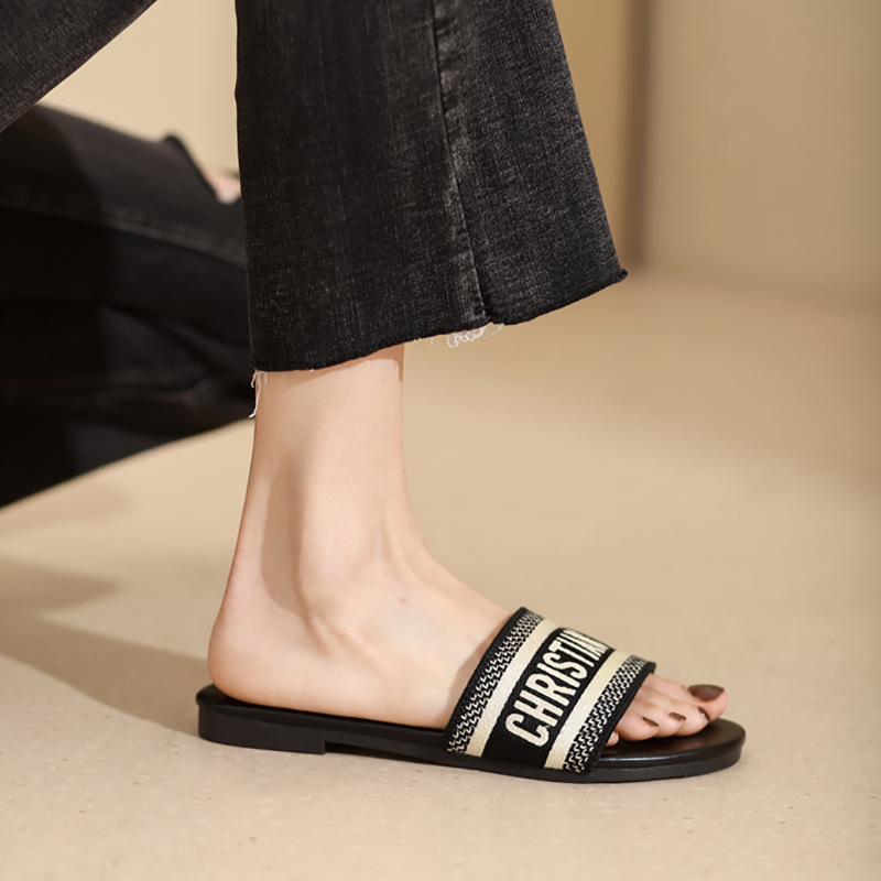 Women's Outdoor Slippers 2026 New Flat Slide Sandals Trendy Versatile D-Brand Slippers Embroidered Letter Sandals