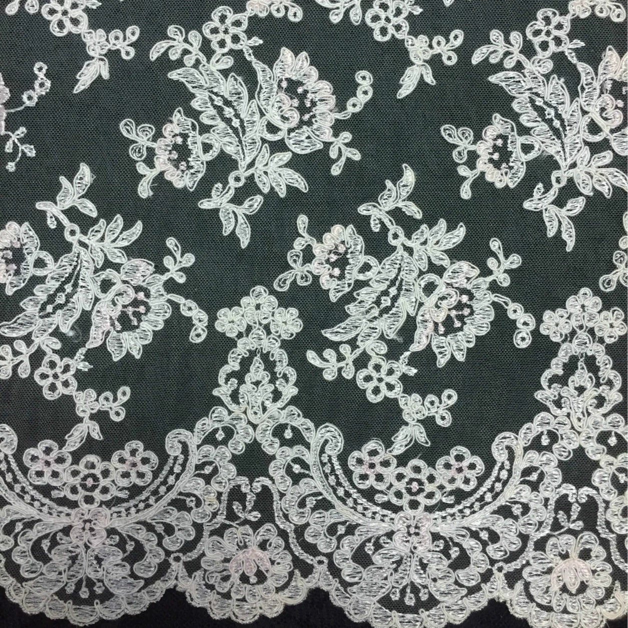 Производители поставляют Ладно Heavy Industry Computer Embroidery Lace Frames Wedding Dress Fashion Accessory Materials Beads and Caval