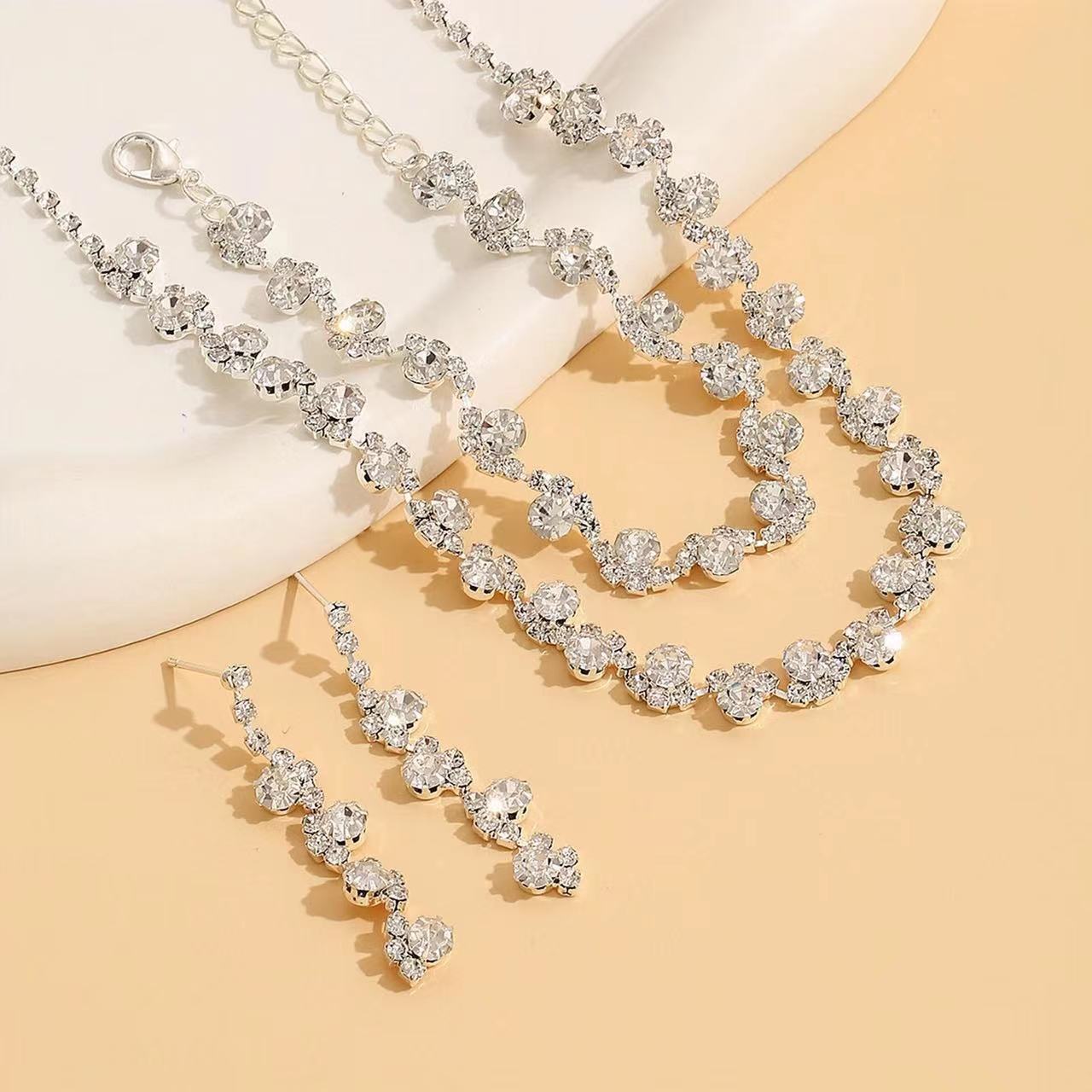 Designer Style Light Luxury and Luxury Bridal Necklace Earrings Bracelet Three Piece Dinner Show Fashion Accessories Pearl Set_voghion.com