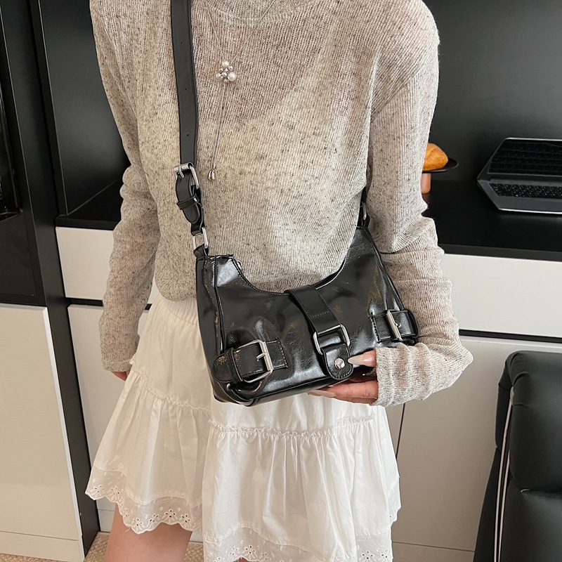 Bolso retro estilo de Hong Kong 2025 verano nuevo bolso femenino de alta calidad textura bolso de hombro moda estilo motocicleta bolso de mensajero