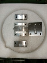 毛绒填充物喷丝板