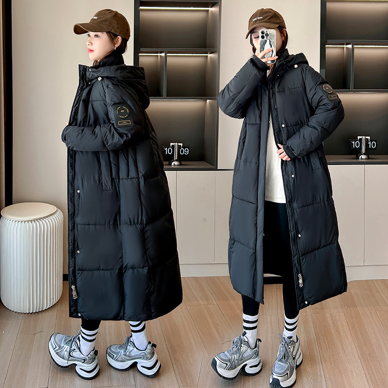 Ropa de algodón de oro negro medio largo 2025, invierno nuevo tipo de ropa de algodón casual, chaqueta de algodón gruesa de rodilla, abrigo suelto.
