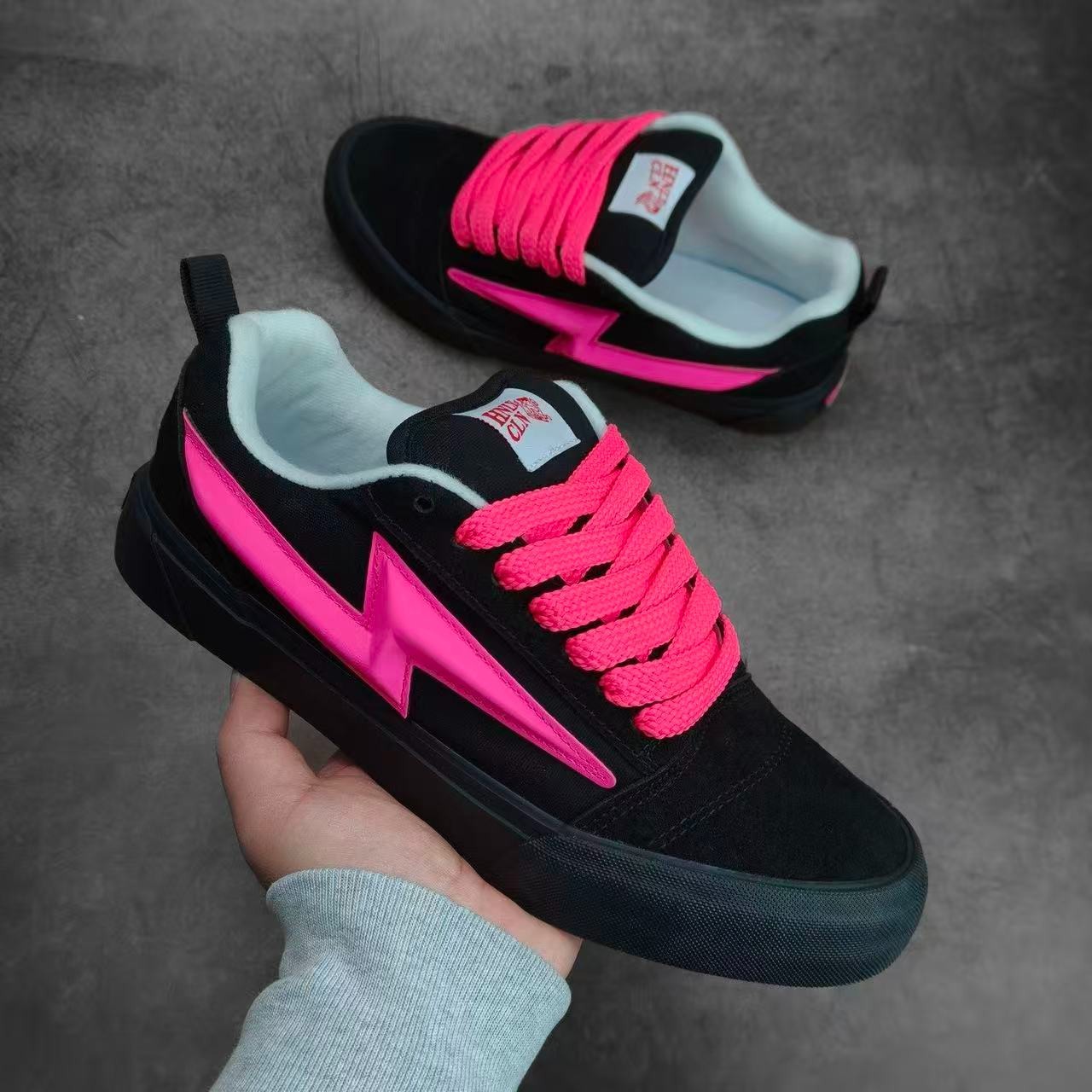 Negro rosa rosa rosa personalidad baja zapatos de skate americano callejero zapatos relámpago zapatos de pan de grasa zapatos casuales de moda para parejas image 1