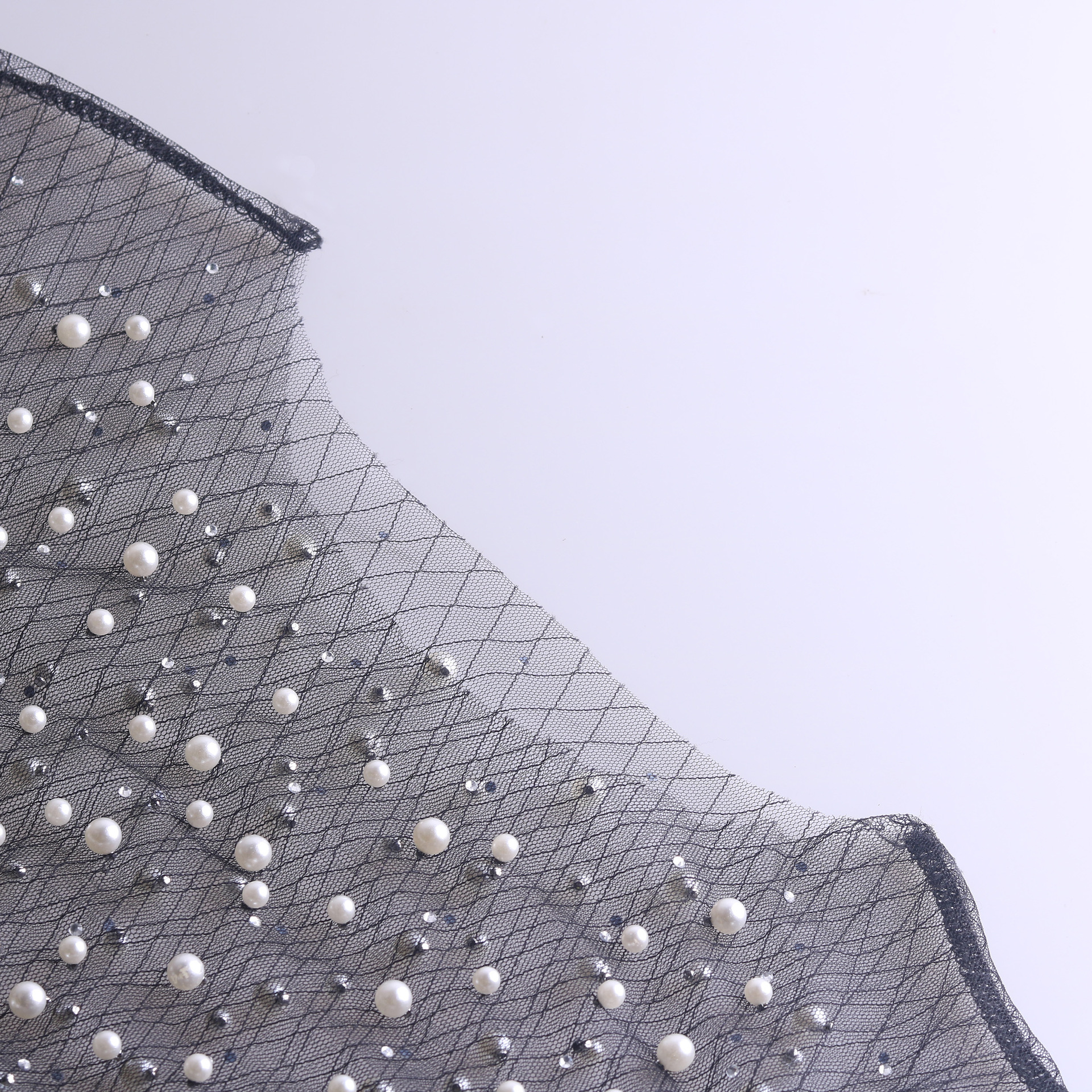 Title 6, Top a maniche lunghe in rete con camicia in piz...