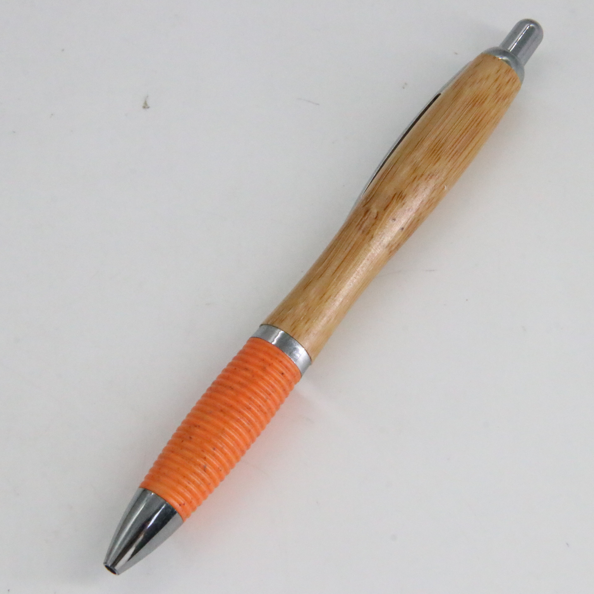 Bolígrafo de bambú varilla de trigo vaina prensa pluma láser logo accesorios de metal bambú al por mayor