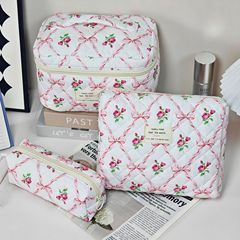 ins风大容量绗缝化妆包碎花便携手拿夹棉收纳袋化妆品高级收纳包
