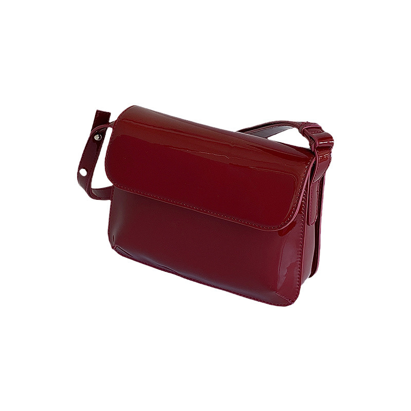 Otoño e invierno hong kong estilo retro bolsa de las axilas para las mujeres nueva moda rojo charol bolsa de hombro portátil bolsa de mensajero pequeña bolsa cuadrada para las mujeres