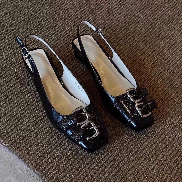 Leather Buckle Strap Closed-Toe Sandals for Women 2026 New French Fashion Versatile Niche Design Layered Square-Toe Chunky Heel Shoes
