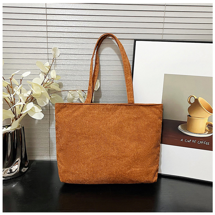 The fashionable and retro bucket bag for women, the new large-capacity versatile crossbody bag for women, and the trendy and elegant tote bag for women are selling well undefined