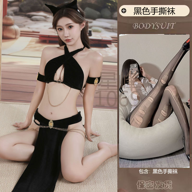 검은색 정장 + 검은색 손으로 찢은 양말