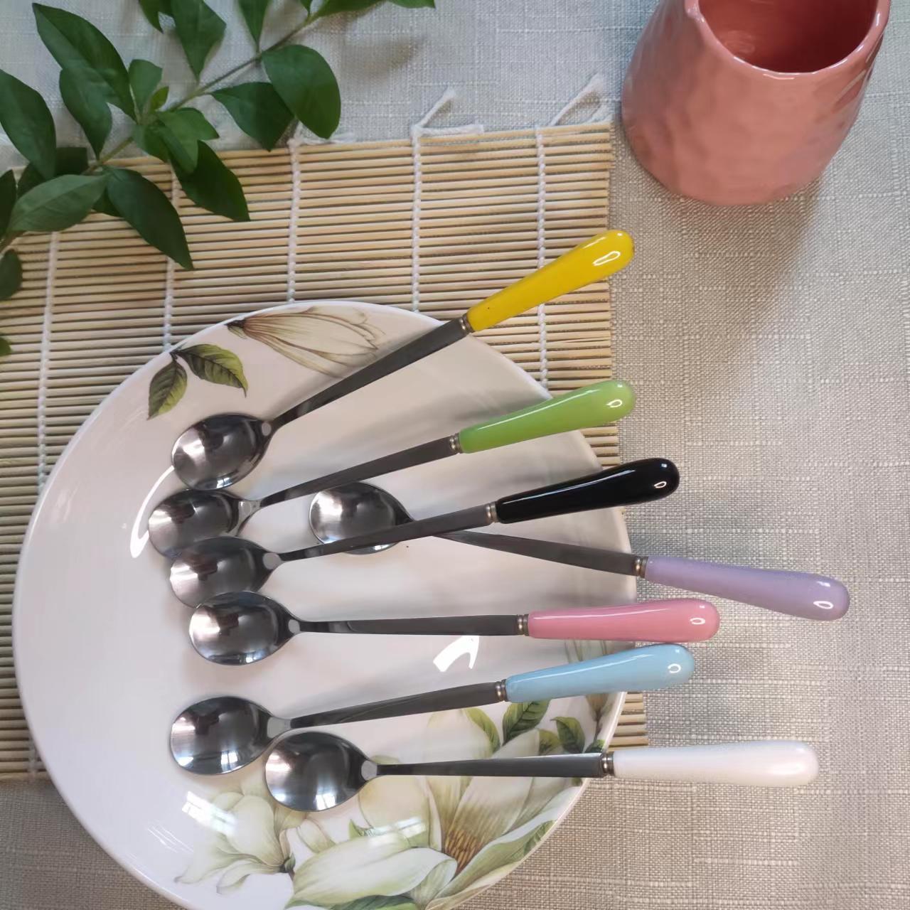 Mango de cerámica cuchara de agitación de acero inoxidable color caramelo creativo taza de café cuchara de postre helado miel cuchara de leche