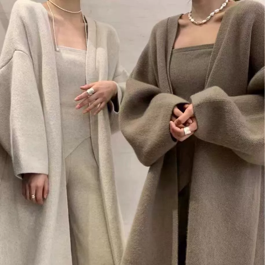 Весенне-осенний костюм для женщин 2025: новый свитер, вязаный кардиган, жакет с топом-трубой, брюки с высокой талией и широкими штанинами, комплект из трех предметов