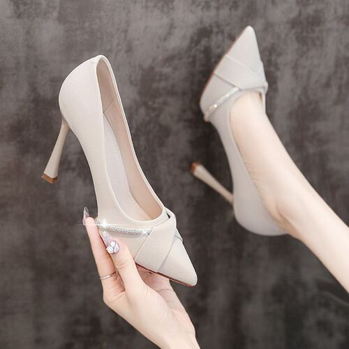 Sleek, elegant stiletto pumps with rhinestone embellishments and a low-cut design—perfect for a professional yet glamorous look this autumn!