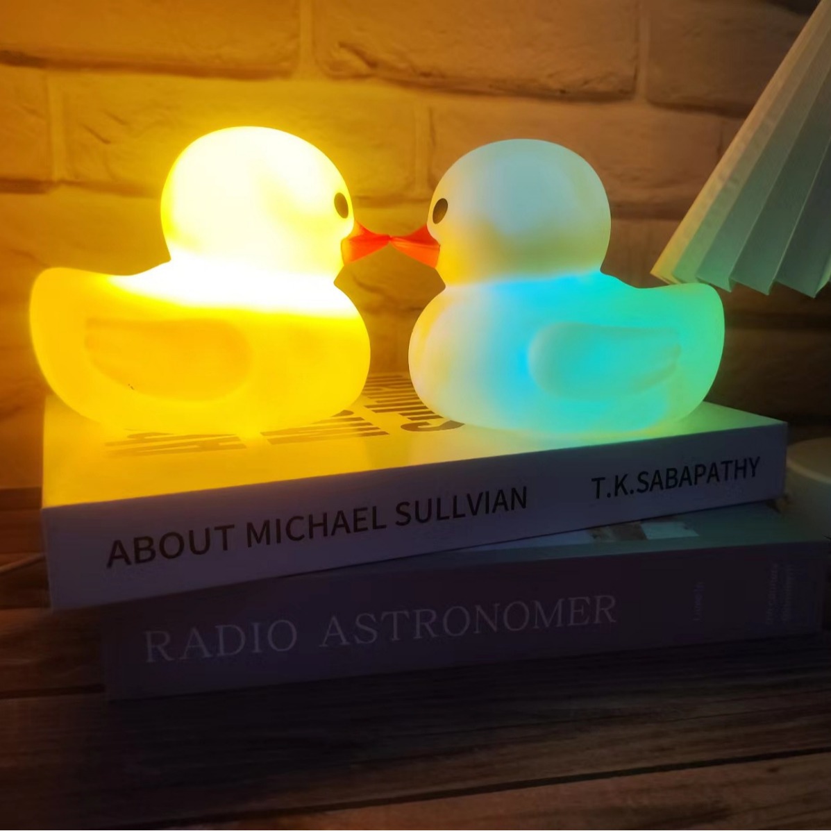 ins擺件大黃鴨地攤套圈圈創意發光小夜燈送便宜送朋友廠家直銷