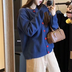秋冬スタイルのニットカーディガン女性の甘い愛の心は長袖の上着のデザイン感を感じます。