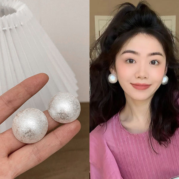 Retro big cotton earrings from pearl