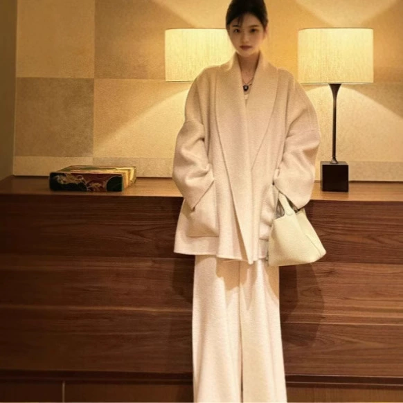 2024 Осень и зима новый верблюжий бархат двустороннее шерстяное пальто большой отворот свободного шерстяного пальто женский мусс белый