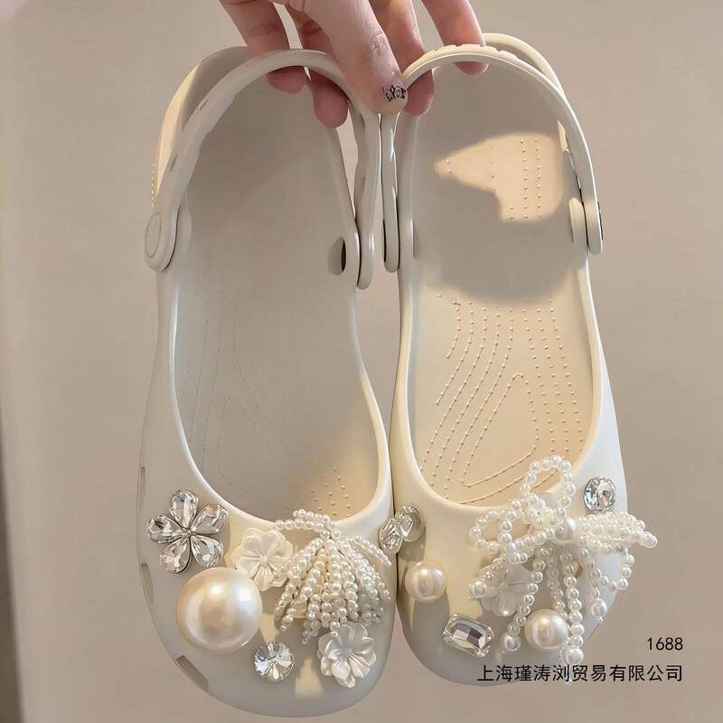 Ballet-style perforated sandals for women, popular with influencers, fashionable and versatile, with soft soles, comfortable for summer, non-slip, suitable for outdoor wear, closed-toe slippers Ballet-style perforated sandals for women, popular with influencers, fashionable and versatile, with soft soles, comfortable for summer, non-slip, suitable for outdoor wear, closed-toe slippers