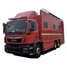 重汽4驱宿营车 6-24人移动式户外方舱住宿 供电供水洗澡吃饭