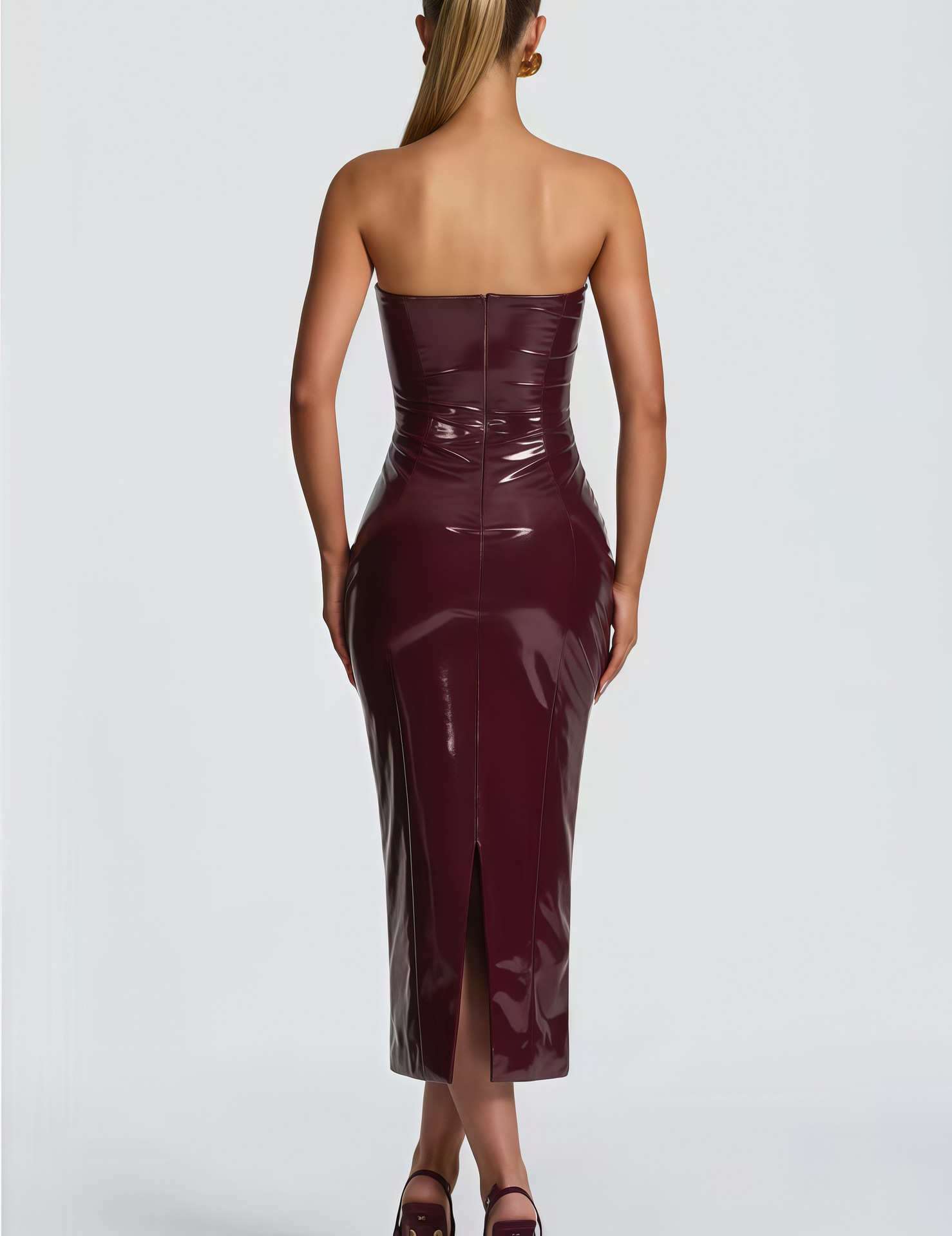 Abito da donna in similpelle con bretelle – Abito midi con spacco sulla schiena e spalline staccabili_voghion.com