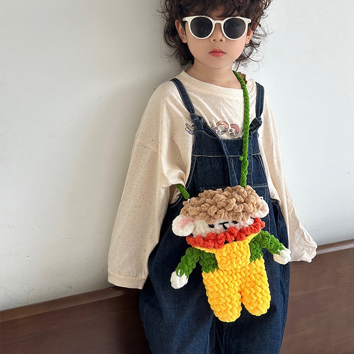Knitted cartoon small shoulder bag
