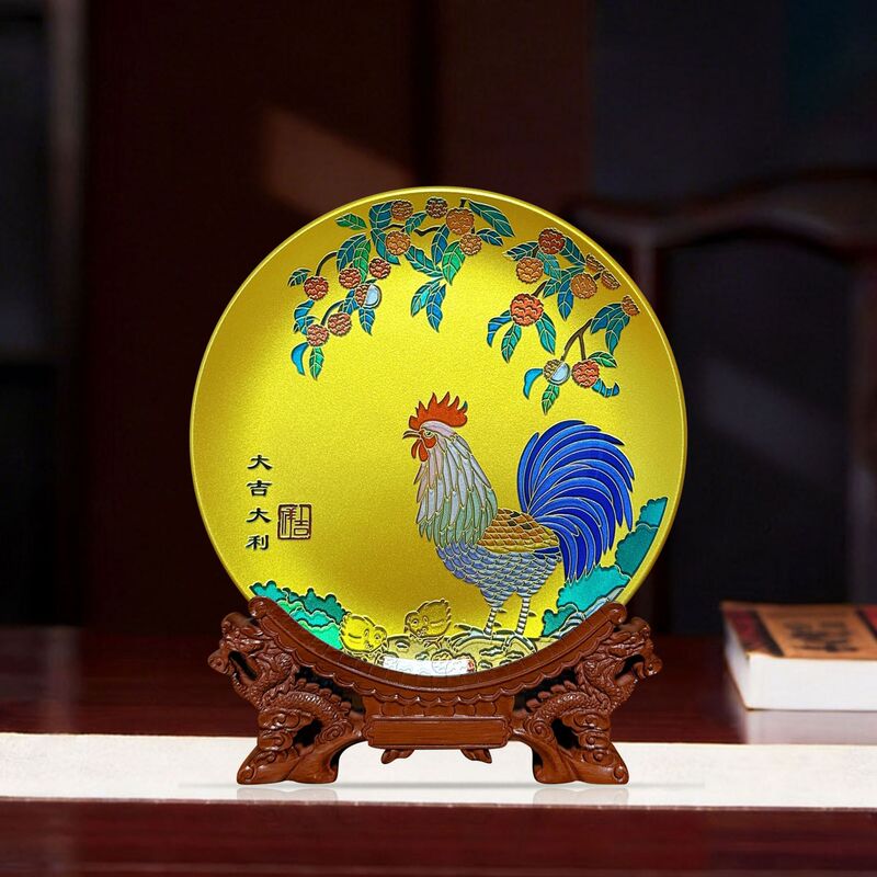 Baifu's ten-year-old shop manufactures crystallized glass discs, crystal carvings and silk discs, and the Chinese University of Hong Kong Shenzhen gifts