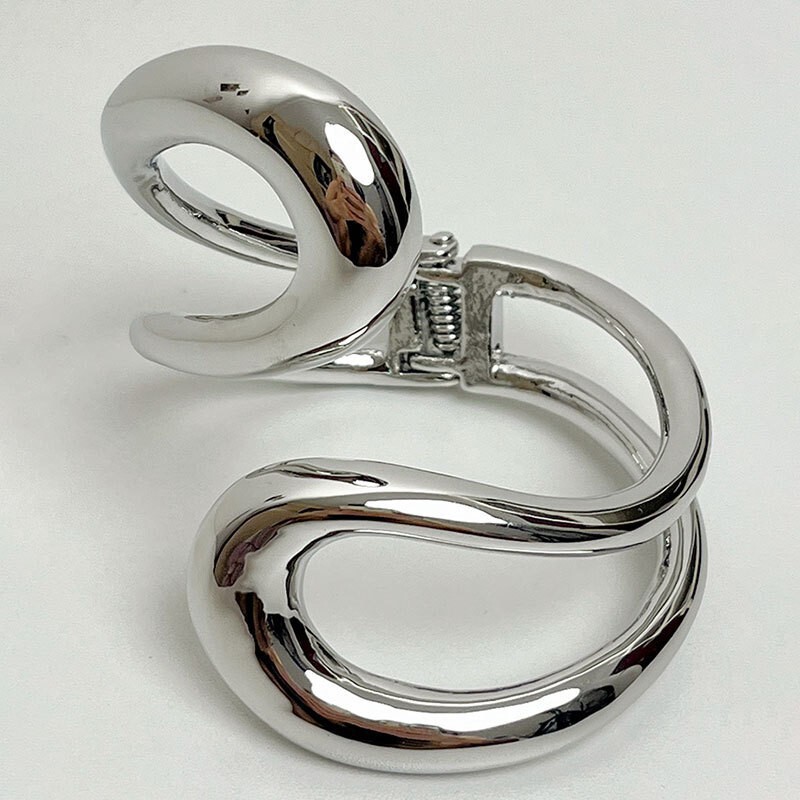 新商品の重工欧米の金属風のブレスレットは精巧で豪華な気質の手環の広い辺の個性の高級感の手飾りの卸売りです。|undefined